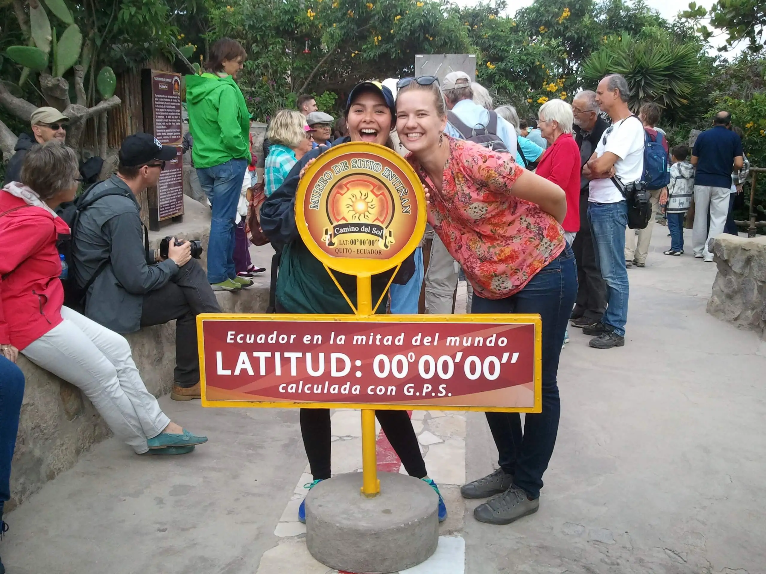 MITAD DEL MUNDO - Monumento equinoccial en Quito